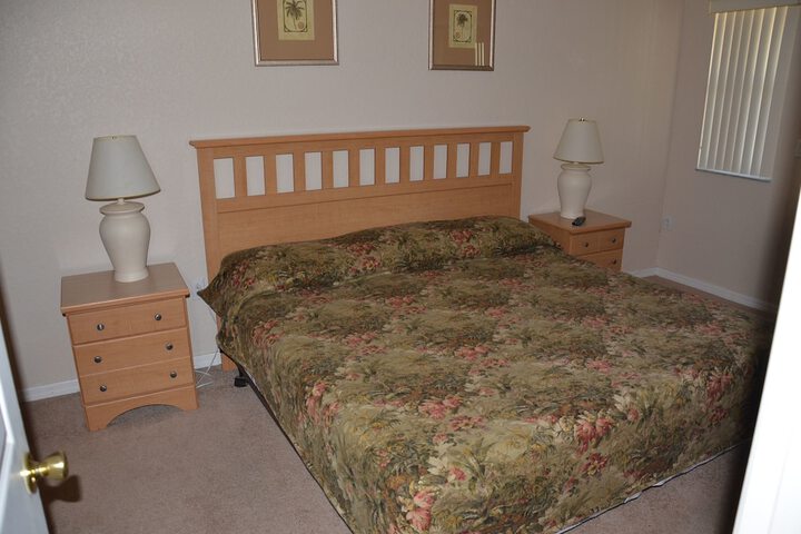 Room 5 of 9