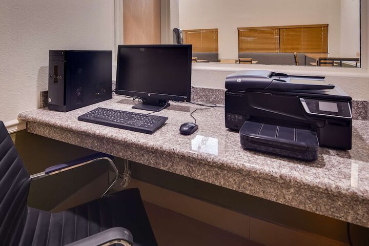 Business Center 15 of 16
