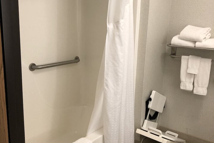 Holiday Inn Express Mt. Vernon by IHG