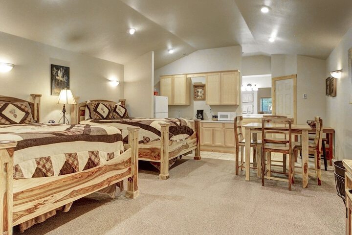 Eagle Fire Lodge & Cabins