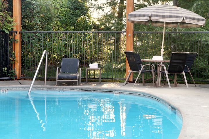Riverside Inn