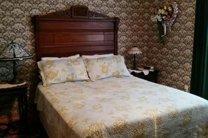 Room 13 of 26