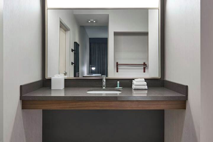 Courtyard by Marriott Providence Downtown