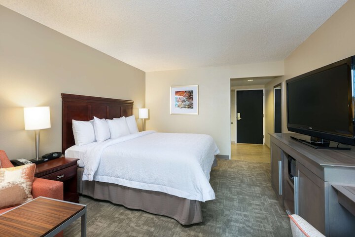 Room 13 of 28