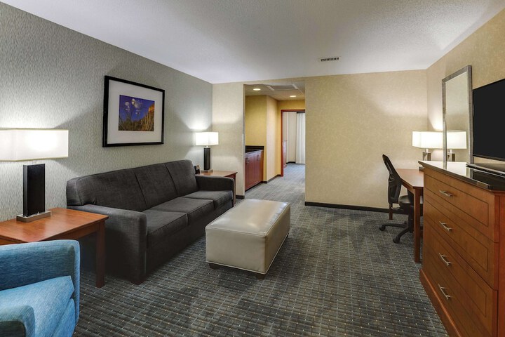 Room 19 of 77