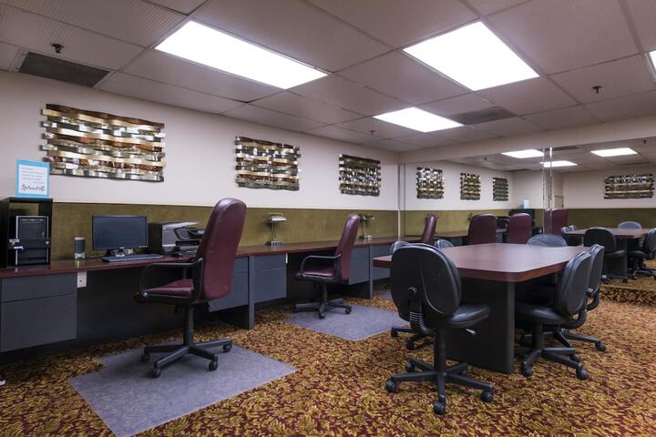Business Center 33 of 34