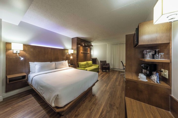 Room 35 of 137