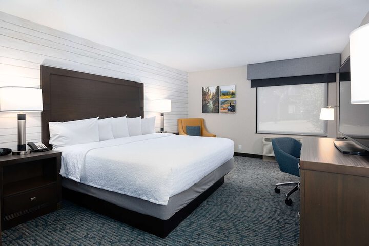 Room 32 of 73
