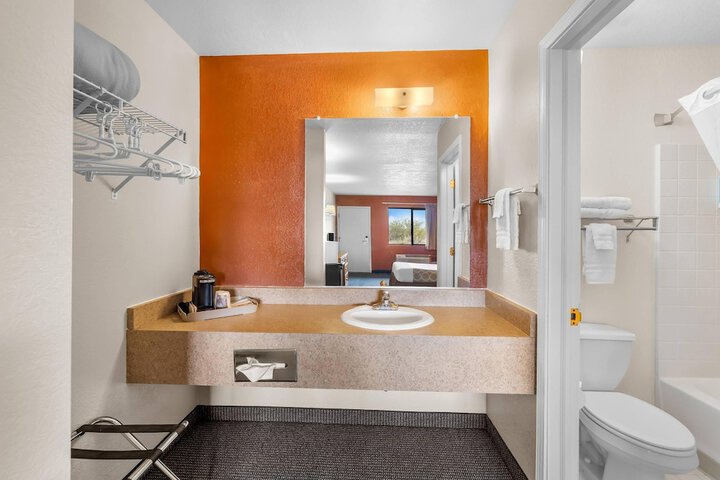Rodeway Inn Copper Stay Benson AZ I-10 Exit 304