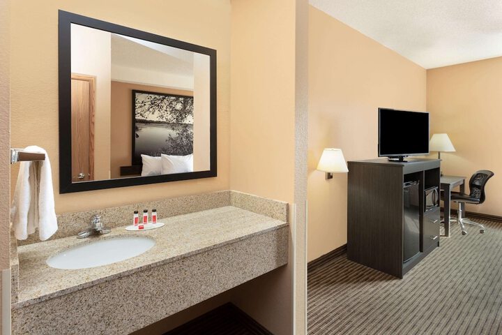 Room 8 of 17