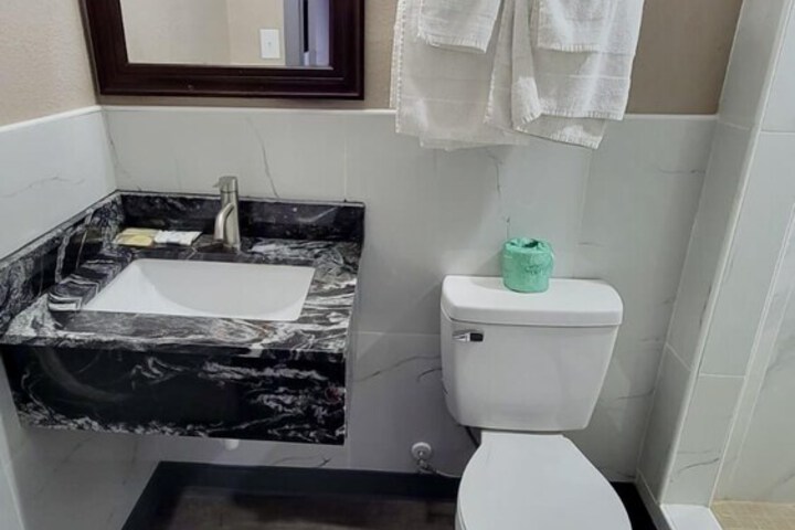 Budget Inn & Suites