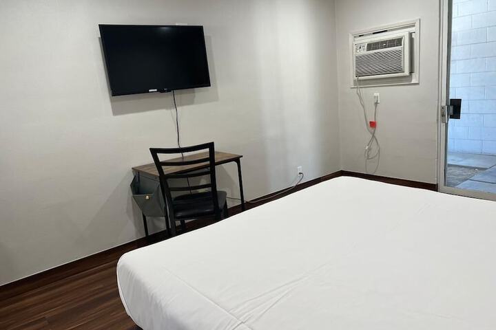 Room 8 of 13