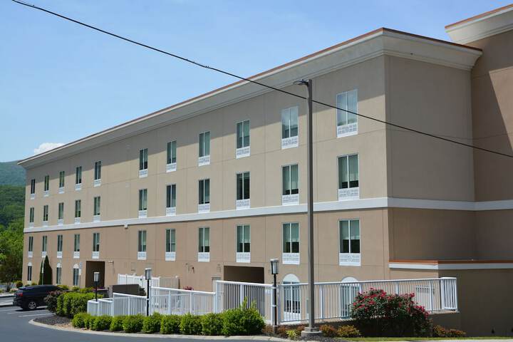 Hotel 5 of 35