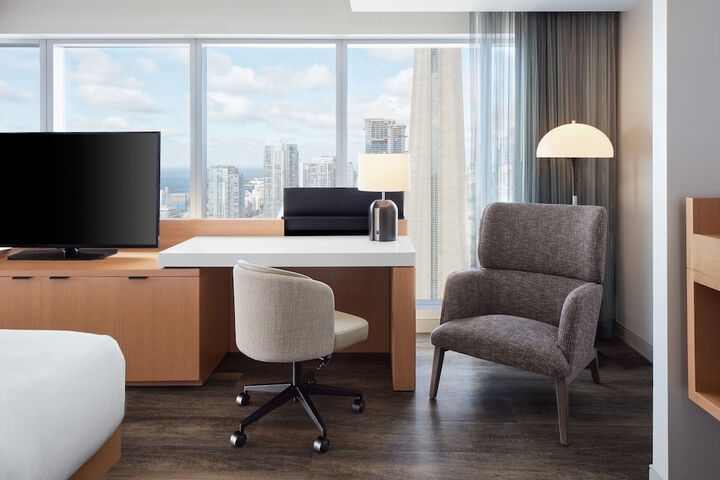 Lounge 111 of 131
