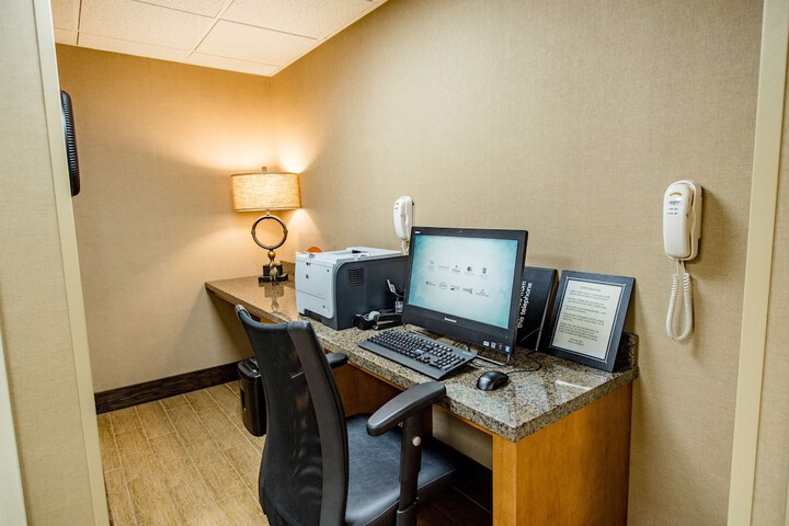 Business Center 94 of 96