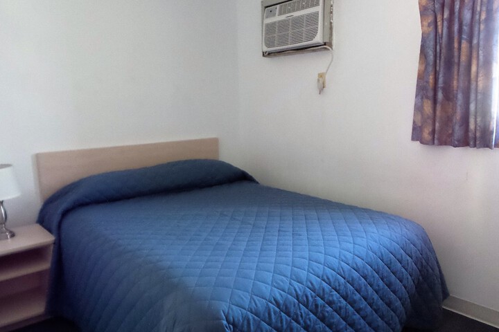 Golden Rail Motel