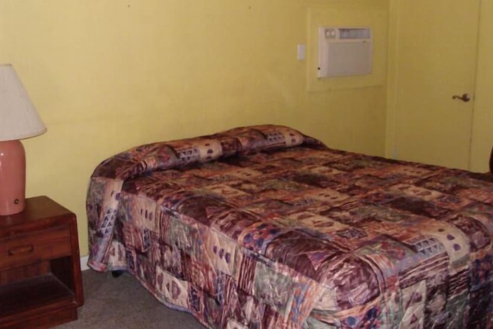 Room 27 of 38
