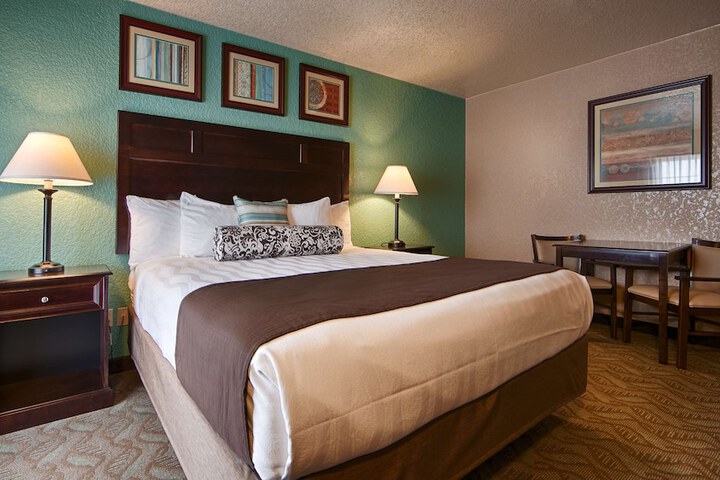Best Western Plus Bayshore Inn