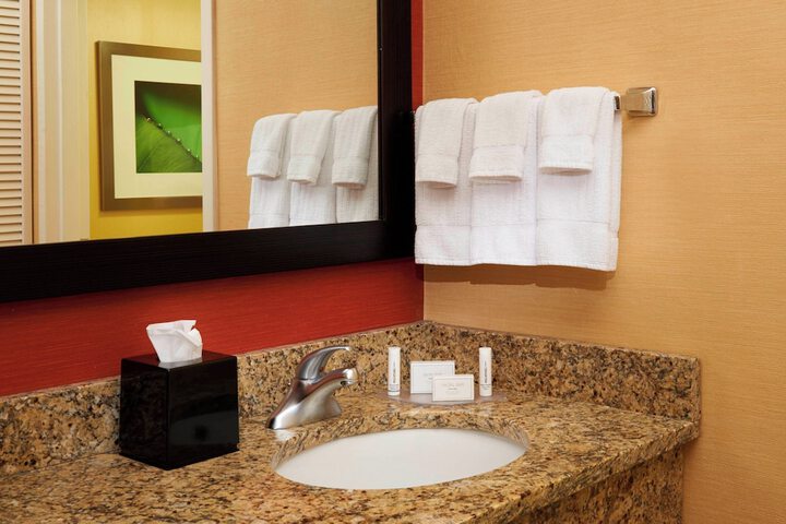 Courtyard by Marriott Detroit Utica