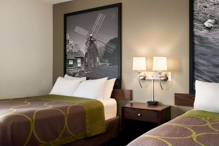 Super 8 by Wyndham Liverpool / Syracuse North Airport