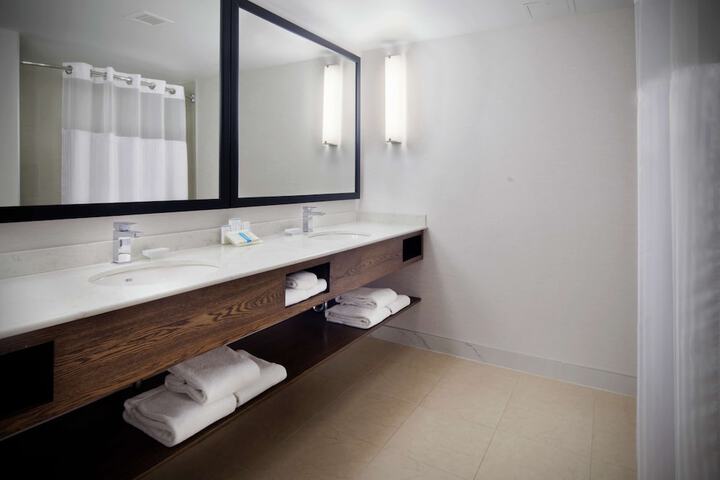 Room 9 of 36