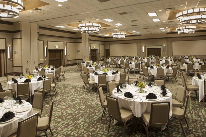 Ballroom/Hall 77 of 85