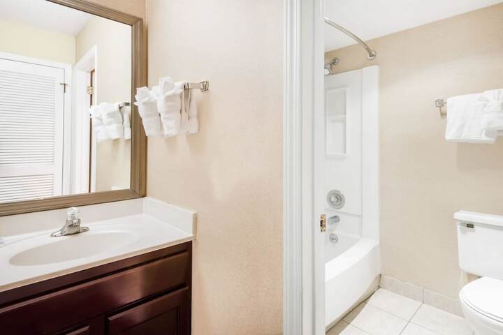 Hawthorn Extended Stay by Wyndham Columbus North