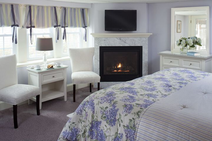 Old Harbor Inn