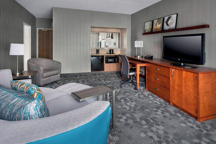 Courtyard by Marriott Newark Liberty International Airport