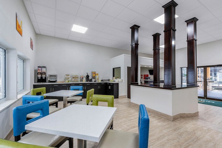 Quality Inn Coraopolis - Pittsburgh Airport
