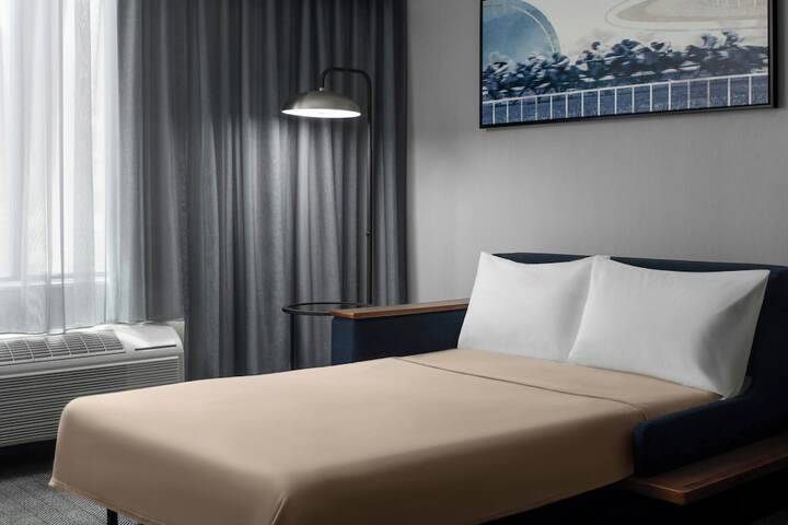 Courtyard by Marriott Los Angeles Burbank Airport