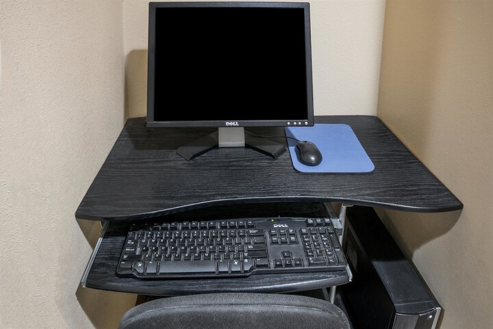 Business Center 33 of 35
