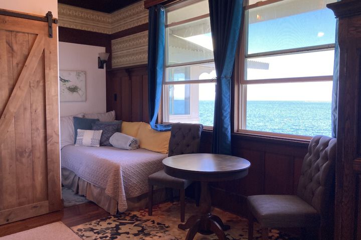 Hilo Bay Oceanfront B & B