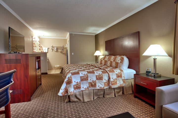 Room 21 of 38