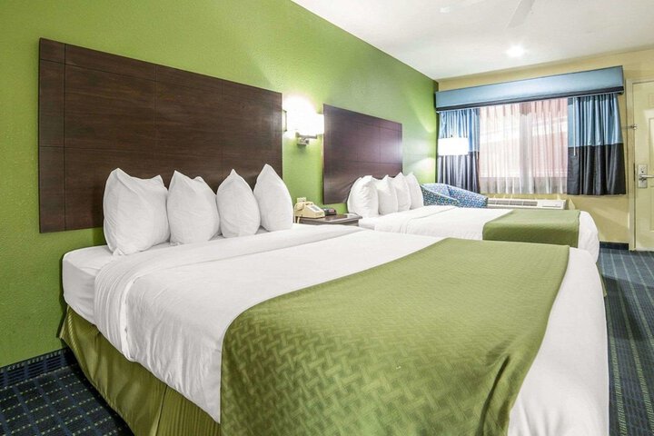 Room 21 of 27