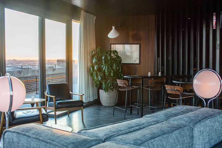 Lounge 78 of 88