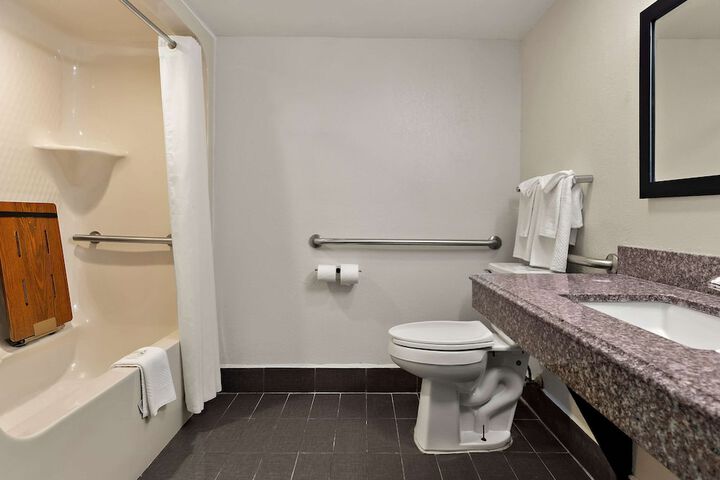 Room 13 of 31