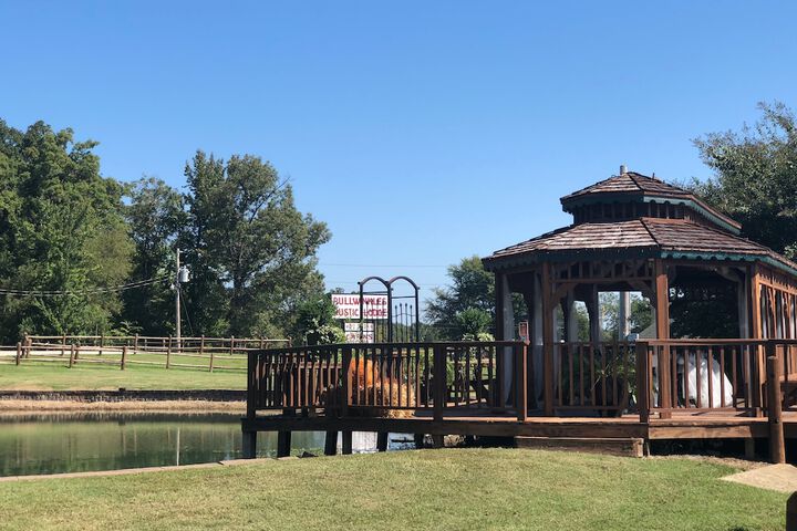 Bullwinkles Rustic Lodge