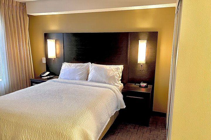 Room 16 of 38