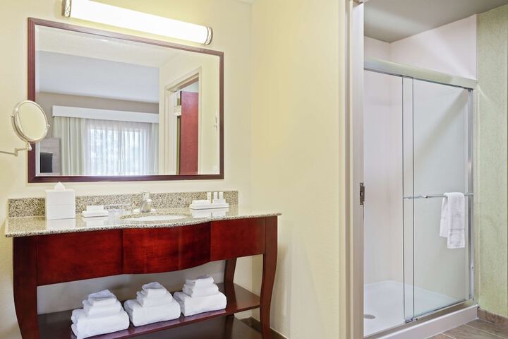 Room 10 of 32