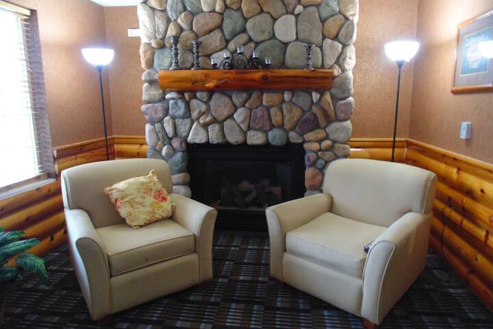 American Inn and Suites Houghton Lake