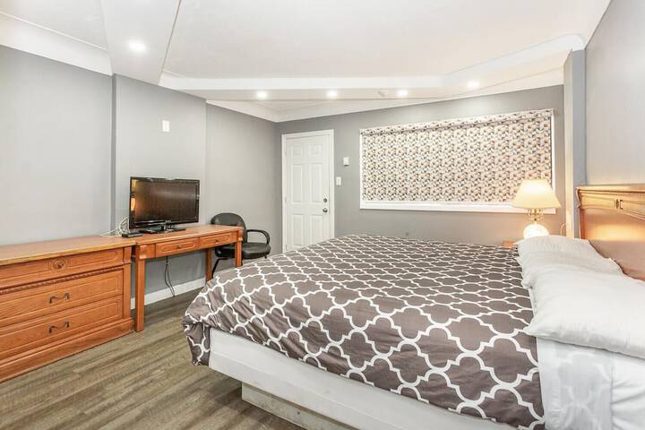 Room 27 of 60