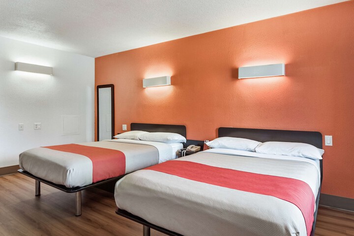 Room 25 of 29