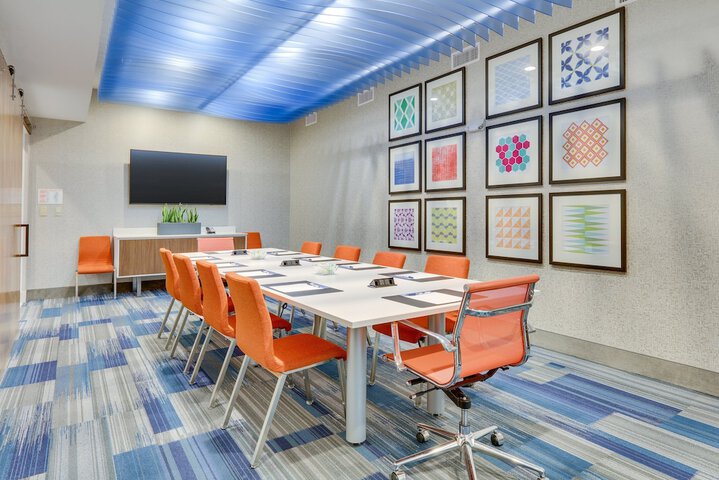 Holiday Inn Express & Suites Dallas NW - Farmers Branch by IHG