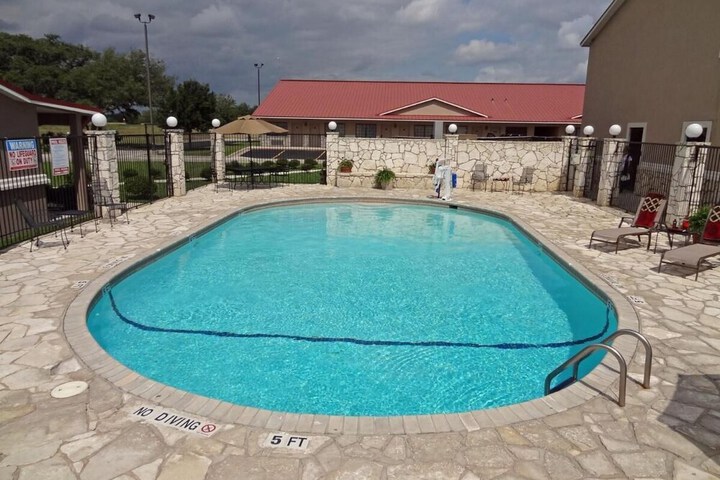 Pool 3 of 22