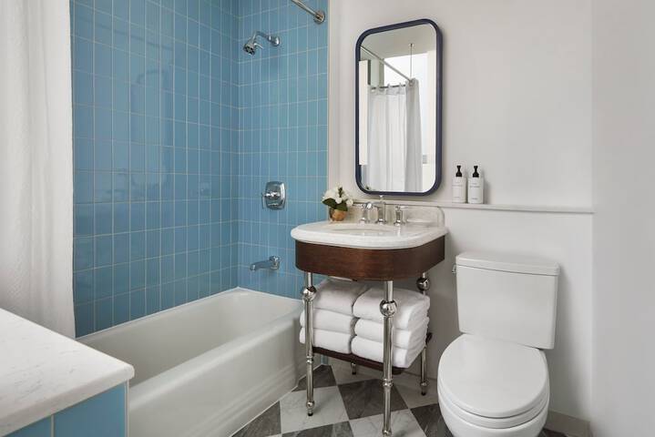 InterContinental Chicago Magnificent Mile by IHG