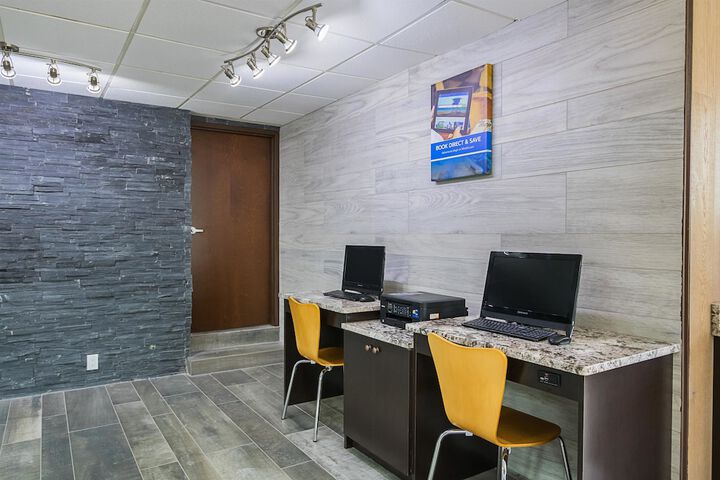 Business Center 32 of 33