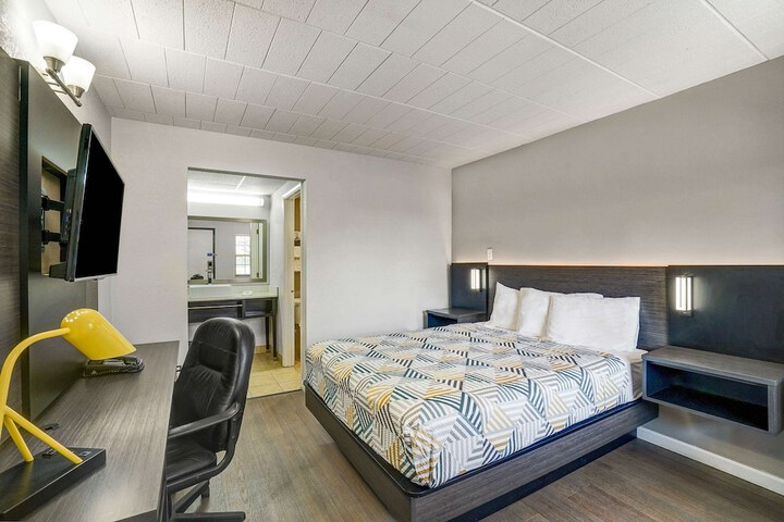 Room 26 of 29