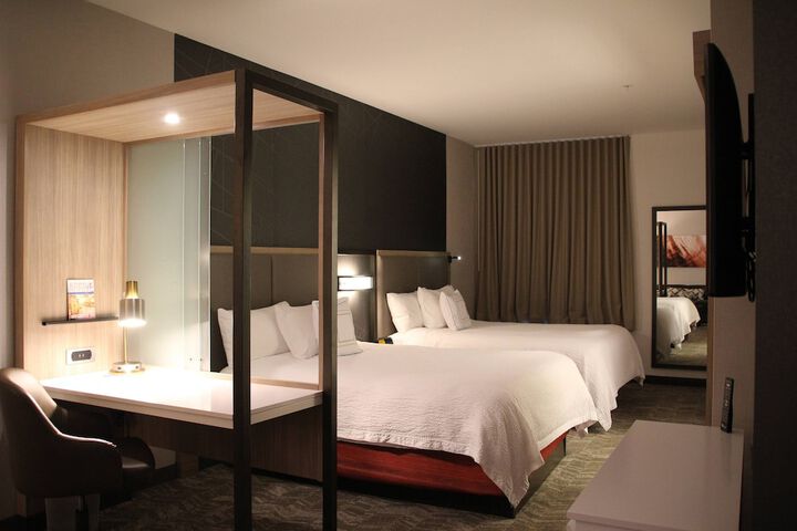Room 7 of 18