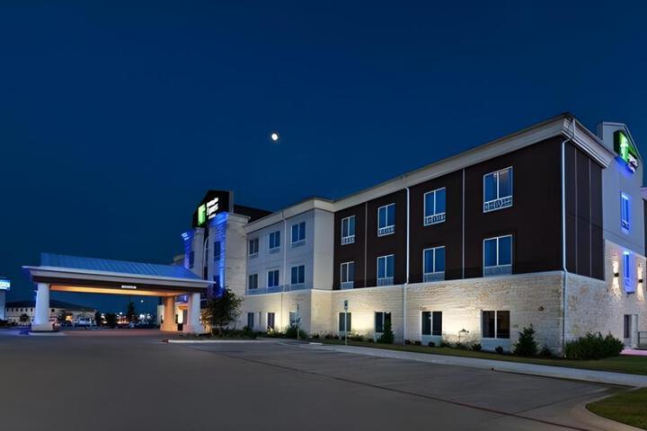 Holiday Inn Express & Suites Killeen - Fort Hood Area by IHG